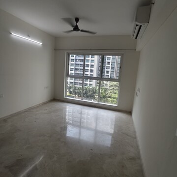 Room in 2.5 BHK Apartment at L&T Emerald Isle, Budhia Jadhav Wadi – for Rent