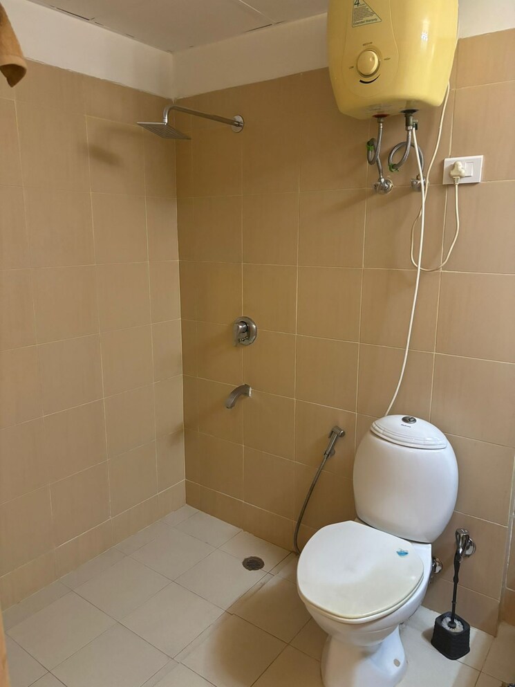 Bathroom, orchid-petals 3 Bedroom 1805 Sq.Ft. Apartment In Sector 49 Gurgaon 9653237