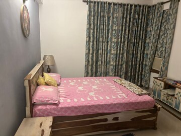 Bedroom in 3 BHK Apartment at Orchid Petals, Sector 49 – for Rent