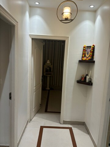 Building Lobby in 3 BHK Apartment at Orchid Petals, Sector 49 – for Rent