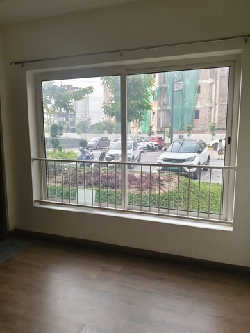 Room in 2 BHK Apartment at Shapoorji Pallonji Joyville Phase 2, Sector 102 – for Rent