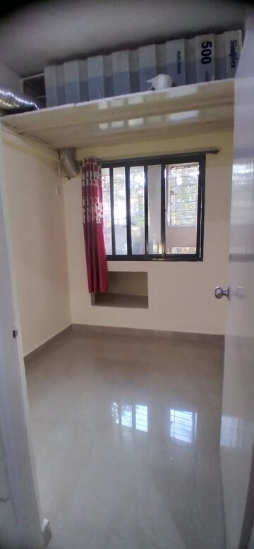 Room in 1.5 BHK Apartment at Gaurav Garden I, Kandivali West – for Rent