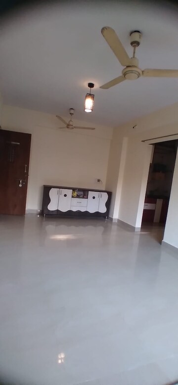 Room in 1.5 BHK Apartment at Gaurav Garden I, Kandivali West – for Rent