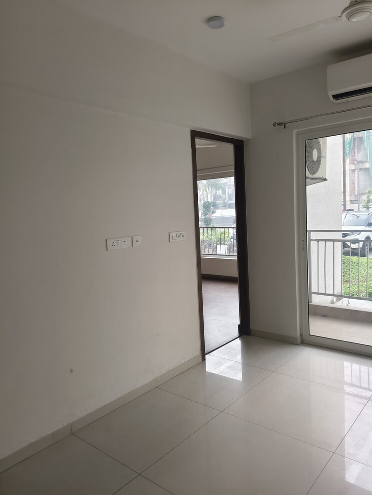 Room, shapoorji-pallonji-joyville-phase-2 2 Bedroom 915 Sq.Ft. Apartment In Sector 102 Gurgaon 9653253