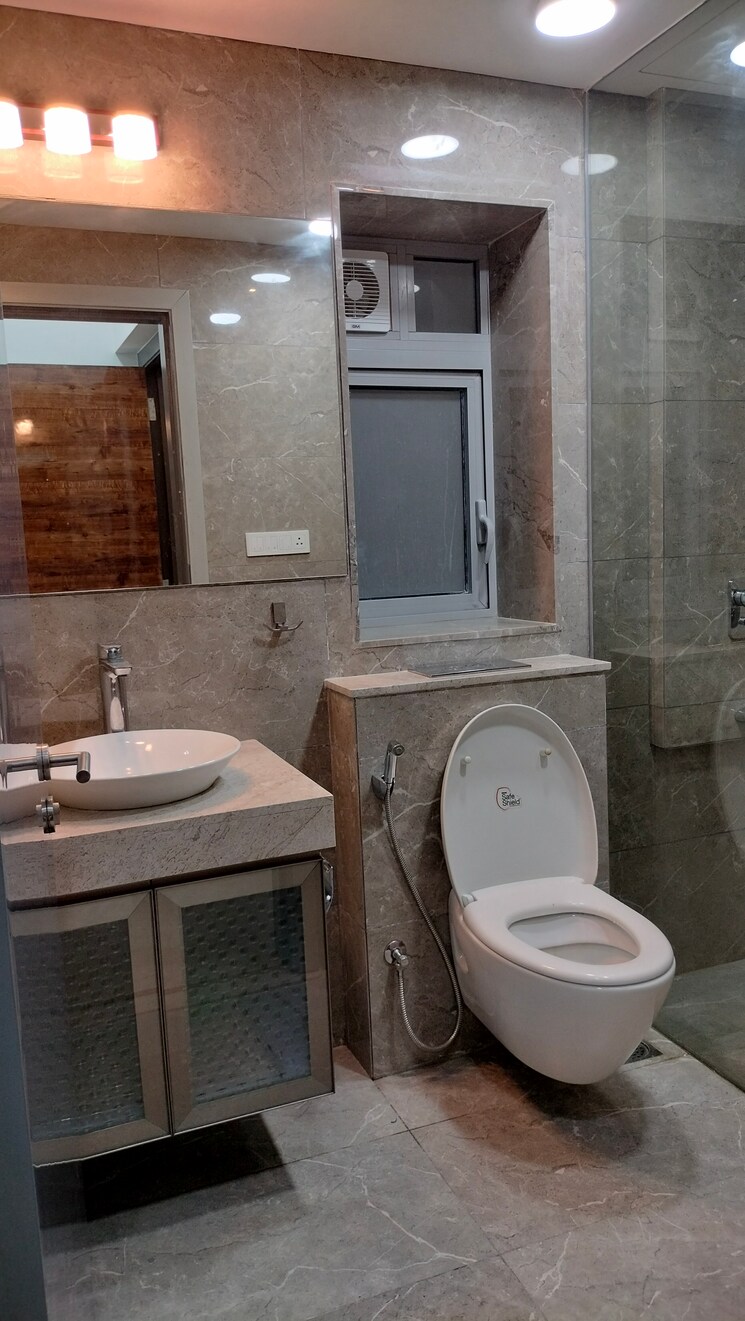 Bathroom, oberoi-realty-esquire 3 Bedroom 1367 Sq.Ft. Apartment In Goregaon East Mumbai 9653346