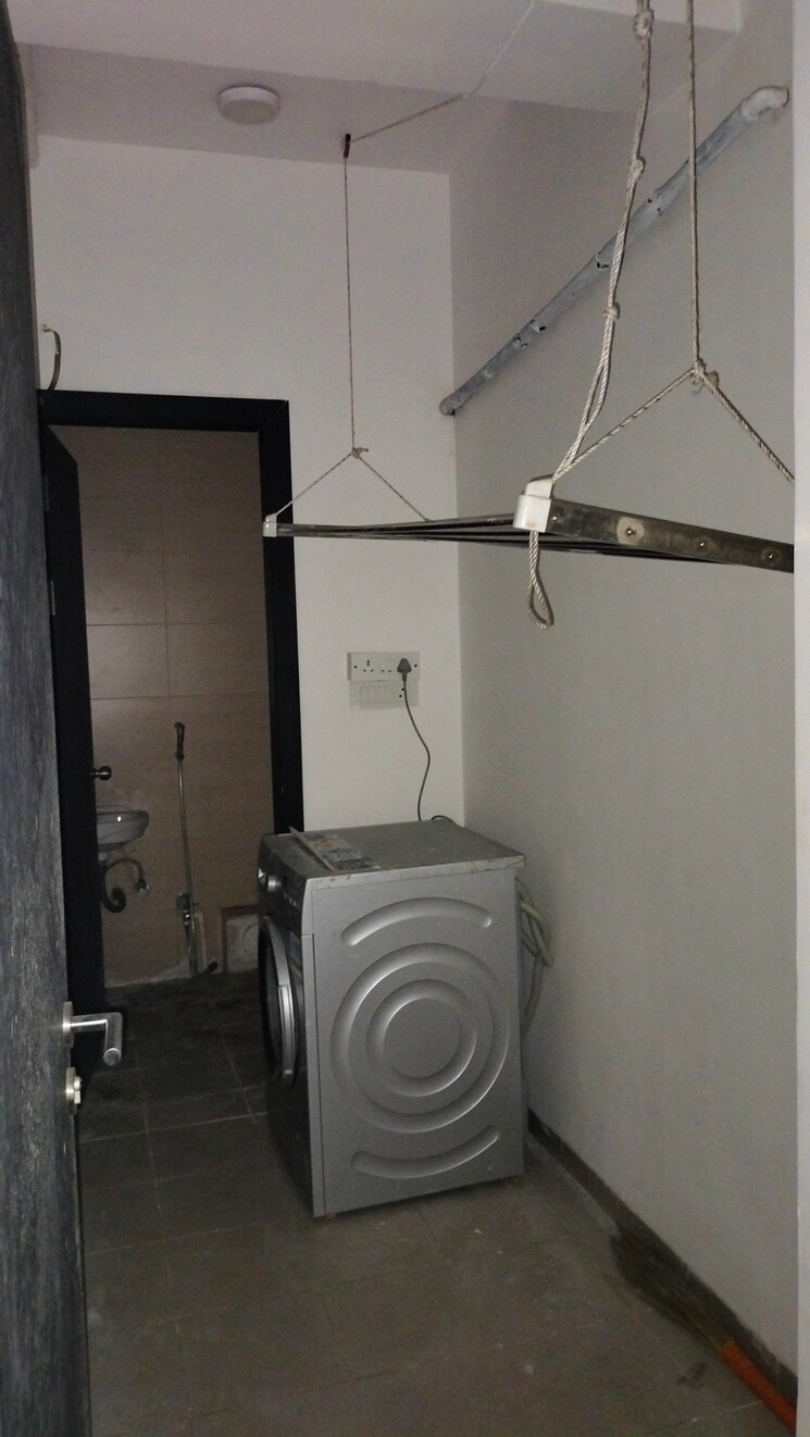 Bathroom, oberoi-realty-esquire 3 Bedroom 1515 Sq.Ft. Apartment In Goregaon East Mumbai 9653457