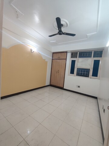 Room in 2 BHK Apartment at Gaurs Galaxy, Vaishali Sector 5 – for Rent