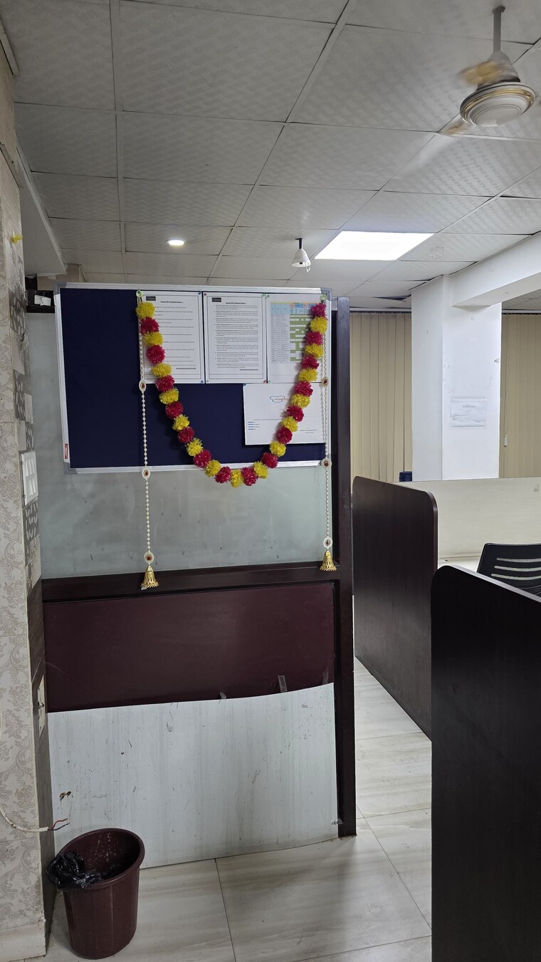 Team Area, gomti nagar Commercial Office Space 1450 Sq.Ft. In Gomti Nagar Lucknow 9653478