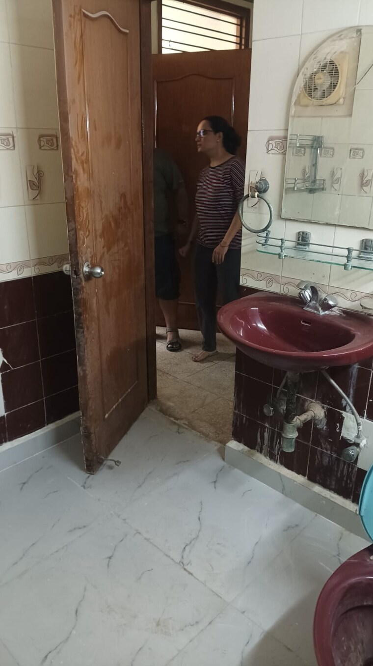 Bathroom, sector 3 dwarka 3 Bedroom 1650 Sq.Ft. Apartment In Sector 3 Dwarka Delhi 9653442