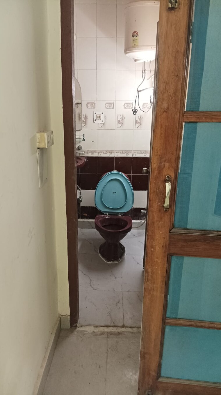 Bathroom, sector 3 dwarka 3 Bedroom 1650 Sq.Ft. Apartment In Sector 3 Dwarka Delhi 9653442
