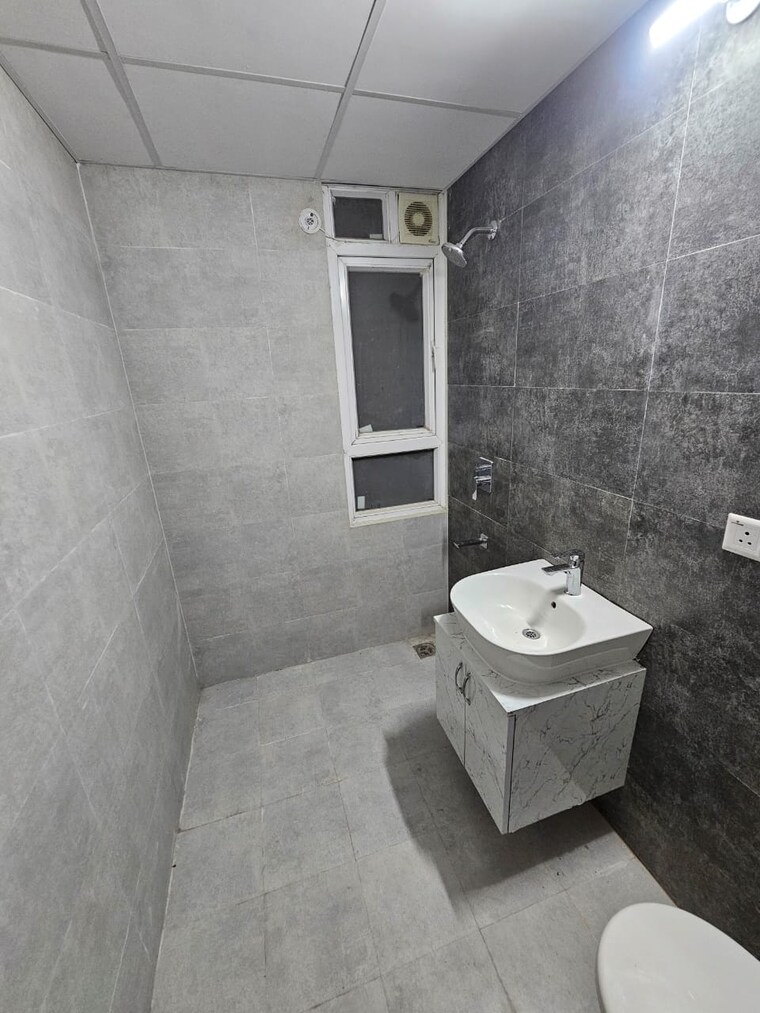Bathroom, hero-homes-gurgaon 3 Bedroom 1689 Sq.Ft. Apartment In Sector 104 Gurgaon 9653474