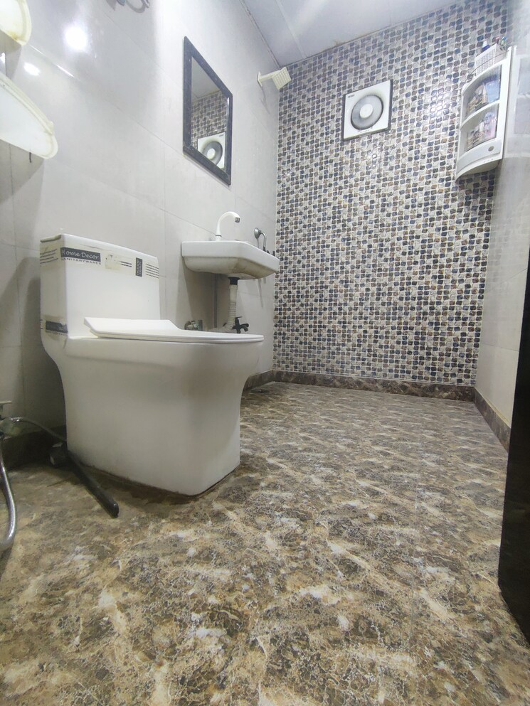 Bathroom, gaurs-galaxy 2 Bedroom 1000 Sq.Ft. Apartment In Vaishali Sector 5 Ghaziabad 9653544