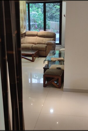 Furnished Amenities in 3 BHK Apartment at Hiranandani Gardens, Powai – for Rent