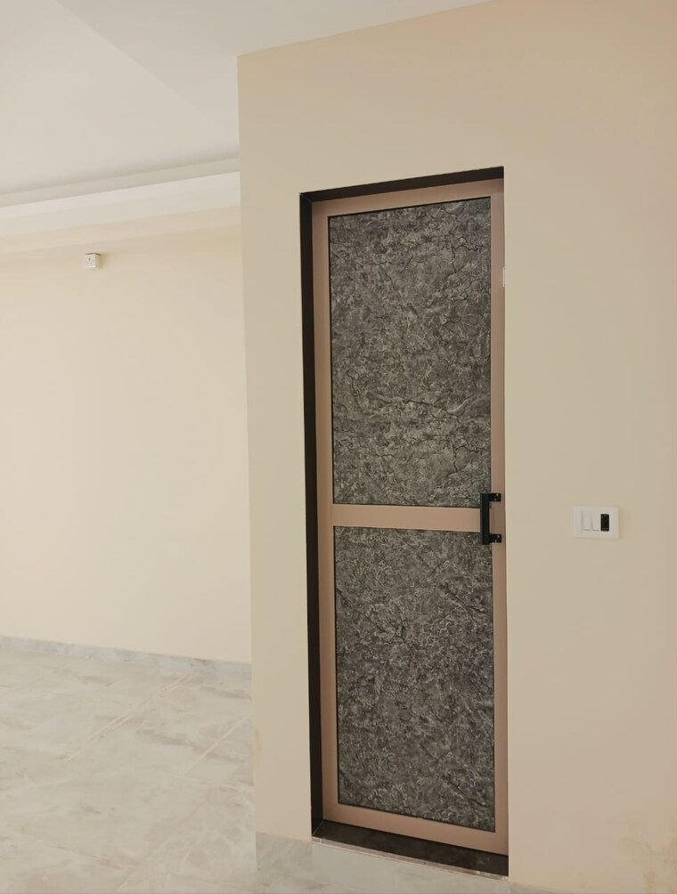 Room, marathon-millennium Commercial Office Space 1180 Sq.Ft. In Mulund West Mumbai 9653500