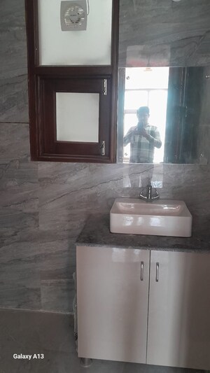 Room in 3 BHK Builder Floor at Unitech South City II, Sector 50 – for Rent