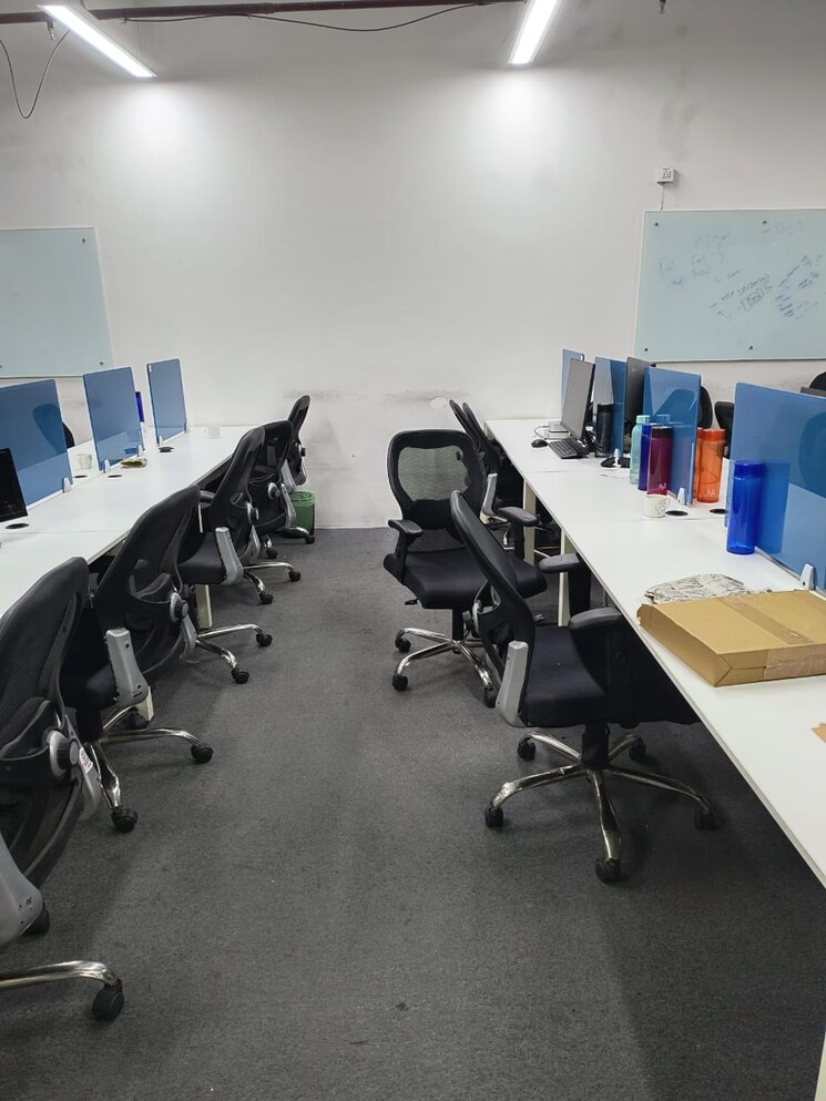 Team Area, vibhuti khand Commercial Office Space 2270 Sq.Ft. In Vibhuti Khand Lucknow 9653556