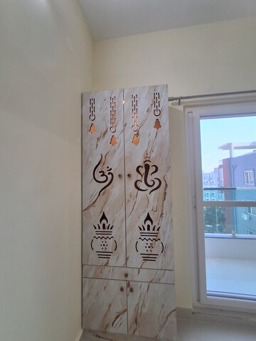 Room in 3 BHK Apartment at Kondapur – for Rent