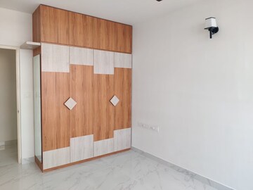 Room in 3 BHK Apartment at Mantri Lithos, Thanisandra – for Rent