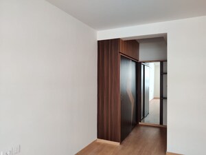 Room in 3 BHK Apartment at Mantri Lithos, Thanisandra – for Rent