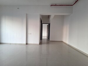 Room in 2 BHK Apartment at Gulmohar CHS Goregaon, Goregaon West – for Rent