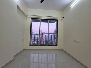 Room in 2 BHK Apartment at Gulmohar CHS Goregaon, Goregaon West – for Rent