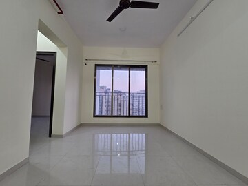 Room in 2 BHK Apartment at Gulmohar CHS Goregaon, Goregaon West – for Rent