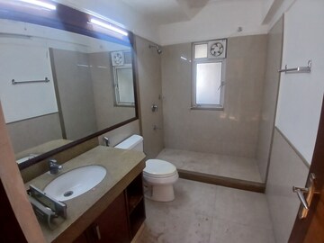 Kitchen in 4 BHK Apartment at DLF The Royalton Tower, Dlf Phase V – for Rent