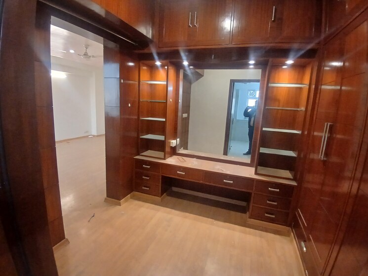 Living Room, dlf-the-royalton-tower 4 Bedroom 3100 Sq.Ft. Apartment In Dlf Phase V Gurgaon 9653715