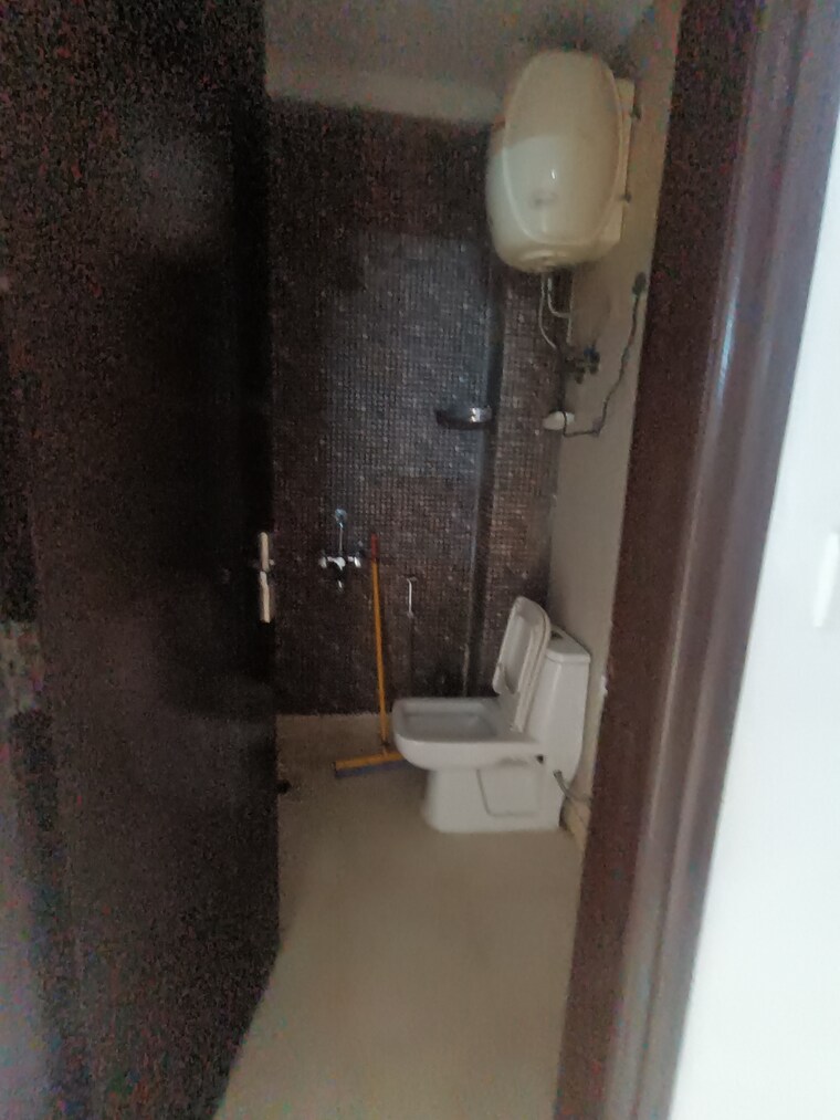 Bathroom, ansal-plaza-sector-23 3 Bedroom 2600 Sq.Ft. Builder Floor In Sector 23 Gurgaon 9653718