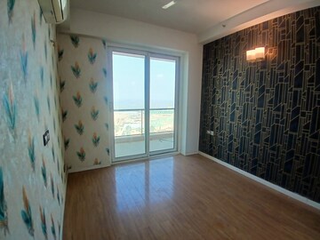 Room in 4 BHK Apartment at DLF The Crest, Sector 54 – for Rent