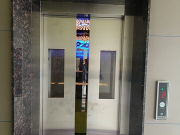 Lift in  Showroom at Hirandahalli – for Rent