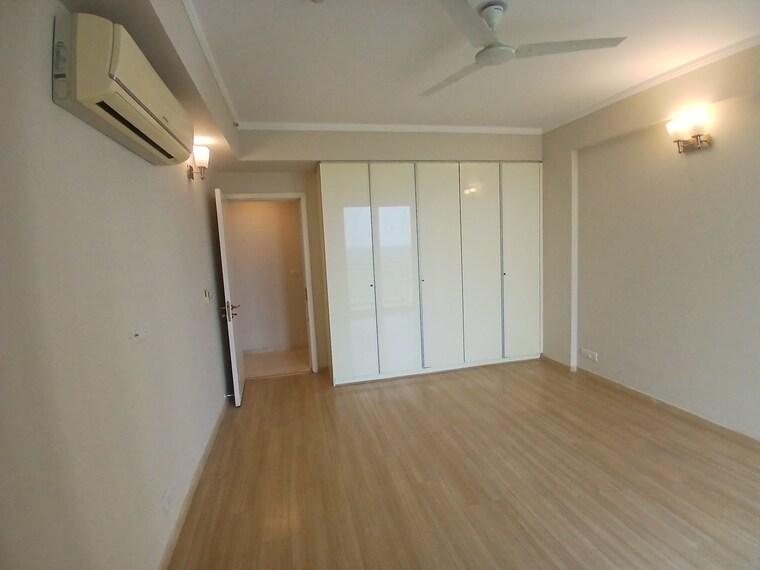 Room, dlf-park-place 3 Bedroom 1989 Sq.Ft. Apartment In Sector 54 Gurgaon 9653750