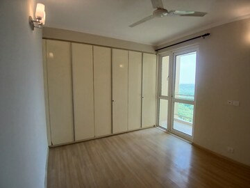 3 BHK Apartment For Rent in DLF Park Place, Sector 54