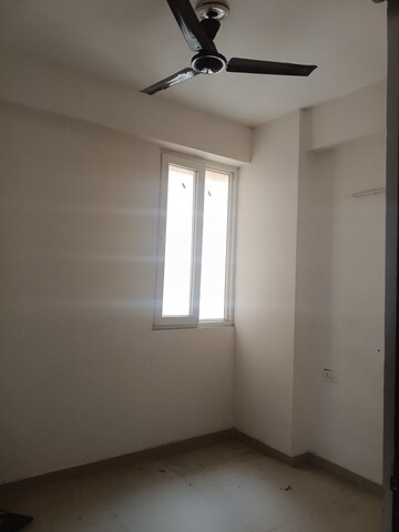 Room in 2.5 BHK Apartment at JNC The Park, Sector 16c Greater Noida – for Rent