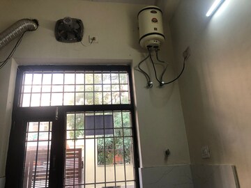 Room in 2 BHK Independent House at Sector 46 – for Rent