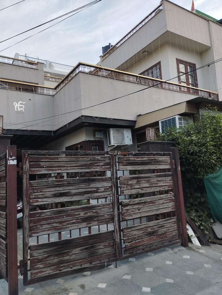 Cover Image, sector 20 6+ Bedroom 112 Sq.Mt. Independent House In Sector 20 Noida 9653787