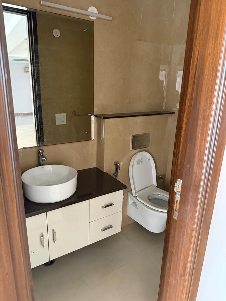 Bathroom, palam vihar 4 Bedroom 520 Sq.Yd. Builder Floor In Palam Vihar Gurgaon 9653813