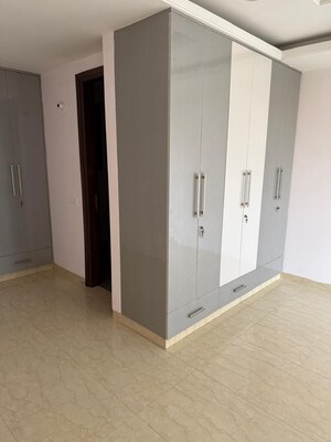 Room in 4 BHK Builder Floor at Palam Vihar – for Sale