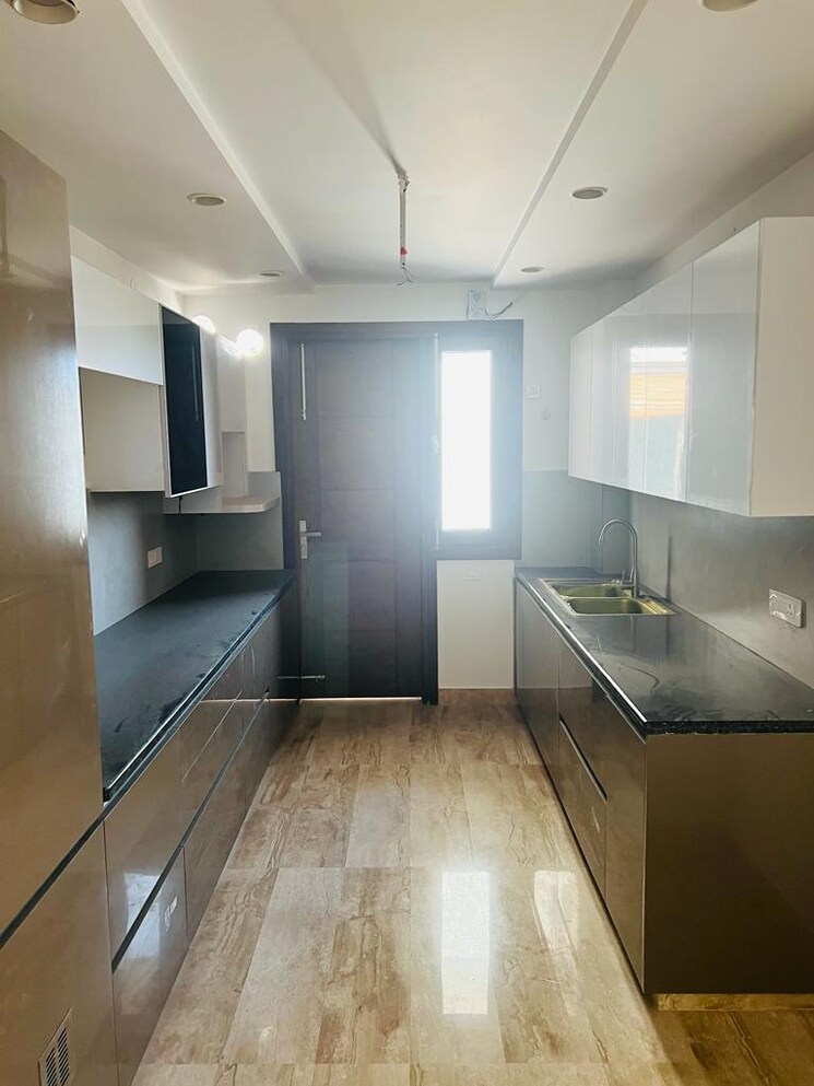 Kitchen, palam vihar 4 Bedroom 520 Sq.Yd. Builder Floor In Palam Vihar Gurgaon 9653813