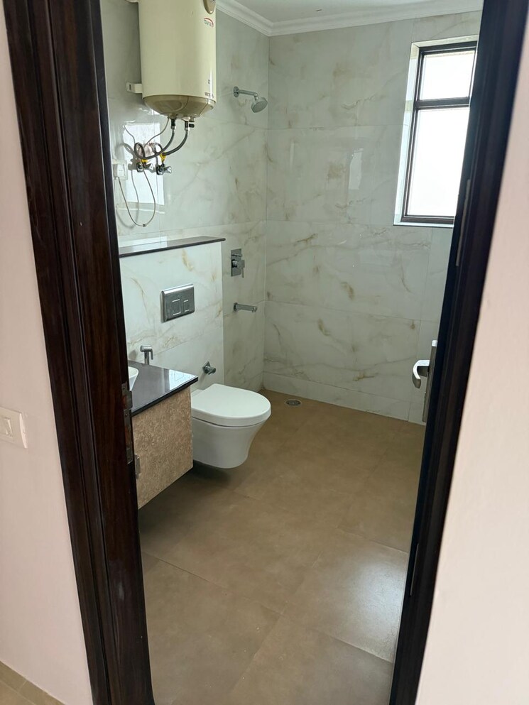 Bathroom, palam vihar 4 Bedroom 520 Sq.Yd. Builder Floor In Palam Vihar Gurgaon 9653813