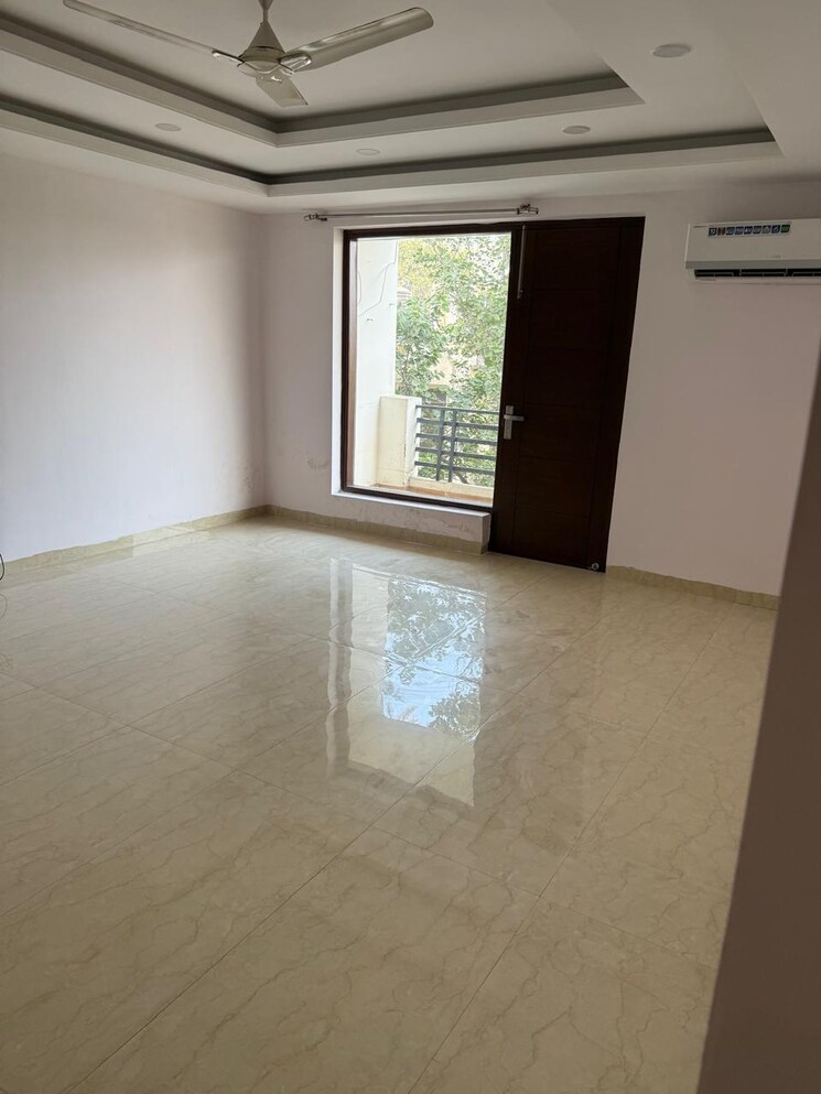 Room, palam vihar 4 Bedroom 520 Sq.Yd. Builder Floor In Palam Vihar Gurgaon 9653813