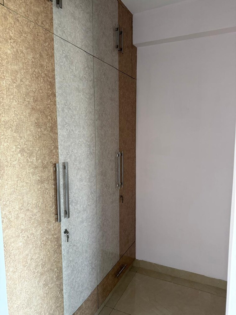 Room, palam vihar 4 Bedroom 520 Sq.Yd. Builder Floor In Palam Vihar Gurgaon 9653813