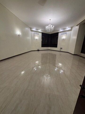 Room in 5 BHK Villa at Saket – for Rent