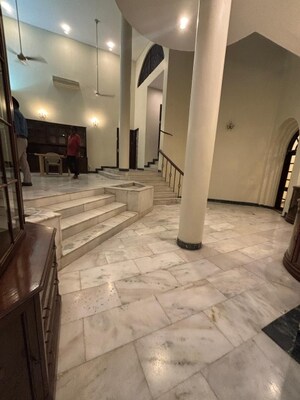 Parking in 5 BHK Villa at Saket – for Rent