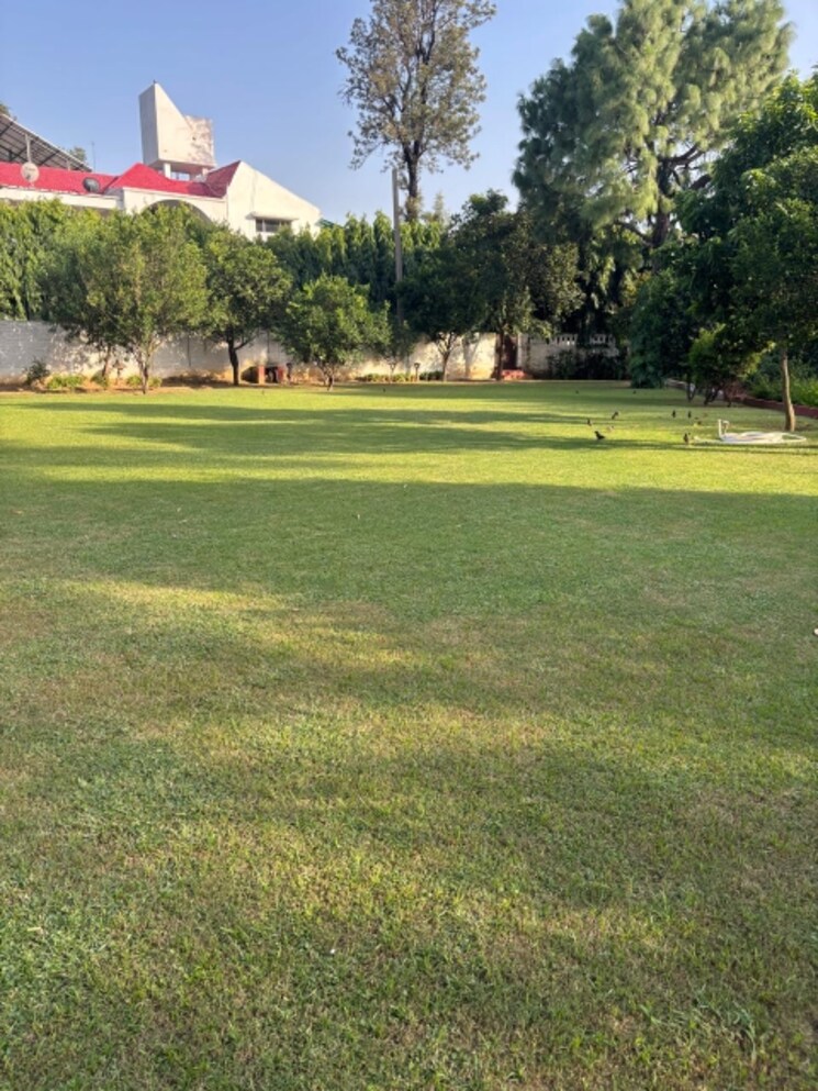 Garden, saket 5 Bedroom 3500 Sq.Yd. Villa In Saket Delhi 9653825