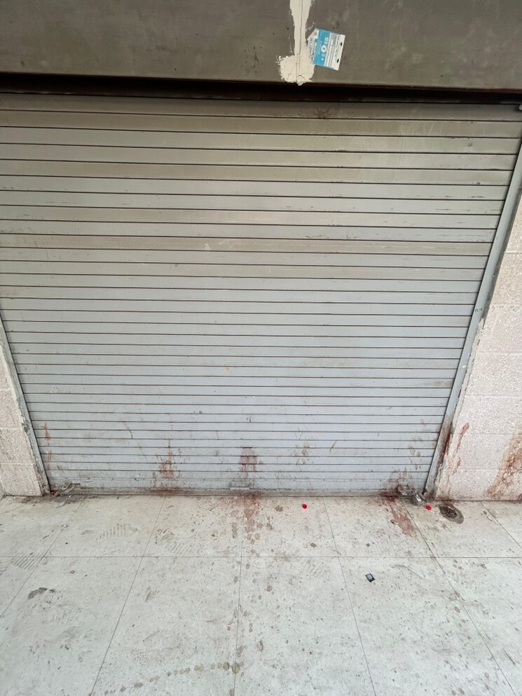 Room, vihaan-shopping-plaza Commercial Shop 189 Sq.Ft. In Pratap Vihar Ghaziabad 9653833