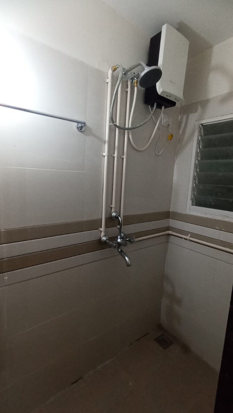 Bathroom, kalyani nagar 1 Bedroom 600 Sq.Ft. Apartment In Kalyani Nagar Pune 9653837