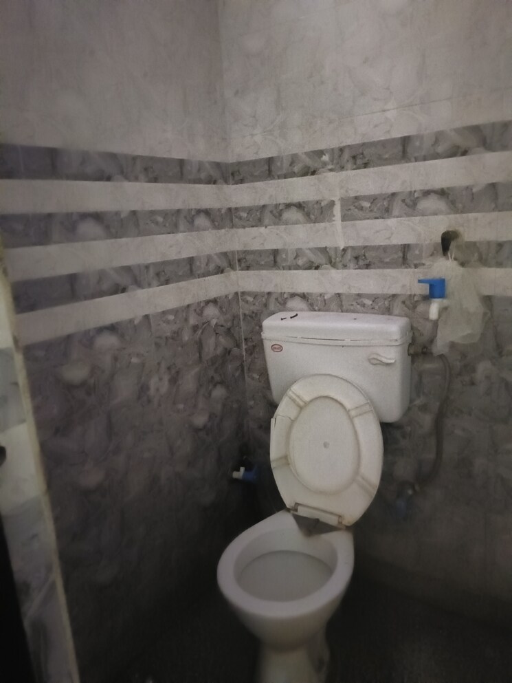Bathroom, new ashok nagar 6+ Bedroom 50 Sq.Yd. Independent House In New Ashok Nagar Delhi 9653848