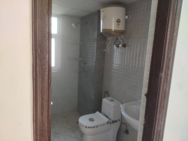 Bathroom, amrapali-heartbeat-city 3 Bedroom 1350 Sq.Ft. Apartment In Sector 107 Noida 9653855