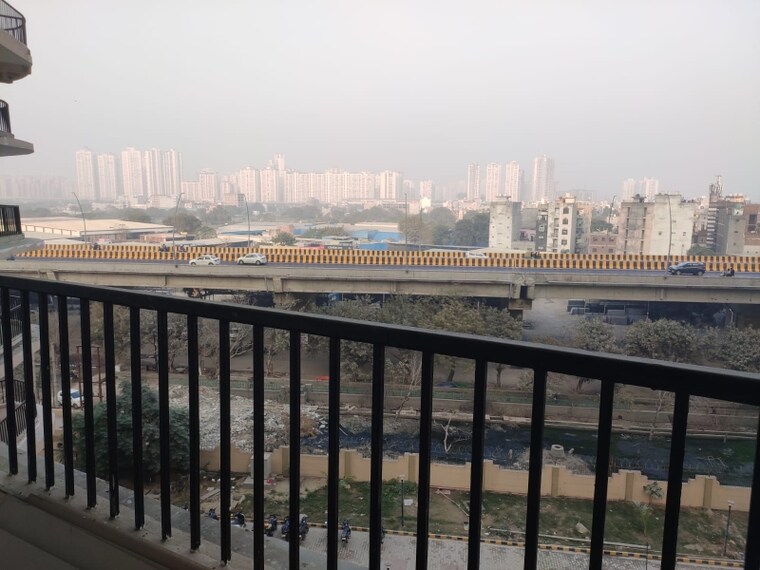 Exterior View, amrapali-heartbeat-city 3 Bedroom 1350 Sq.Ft. Apartment In Sector 107 Noida 9653855